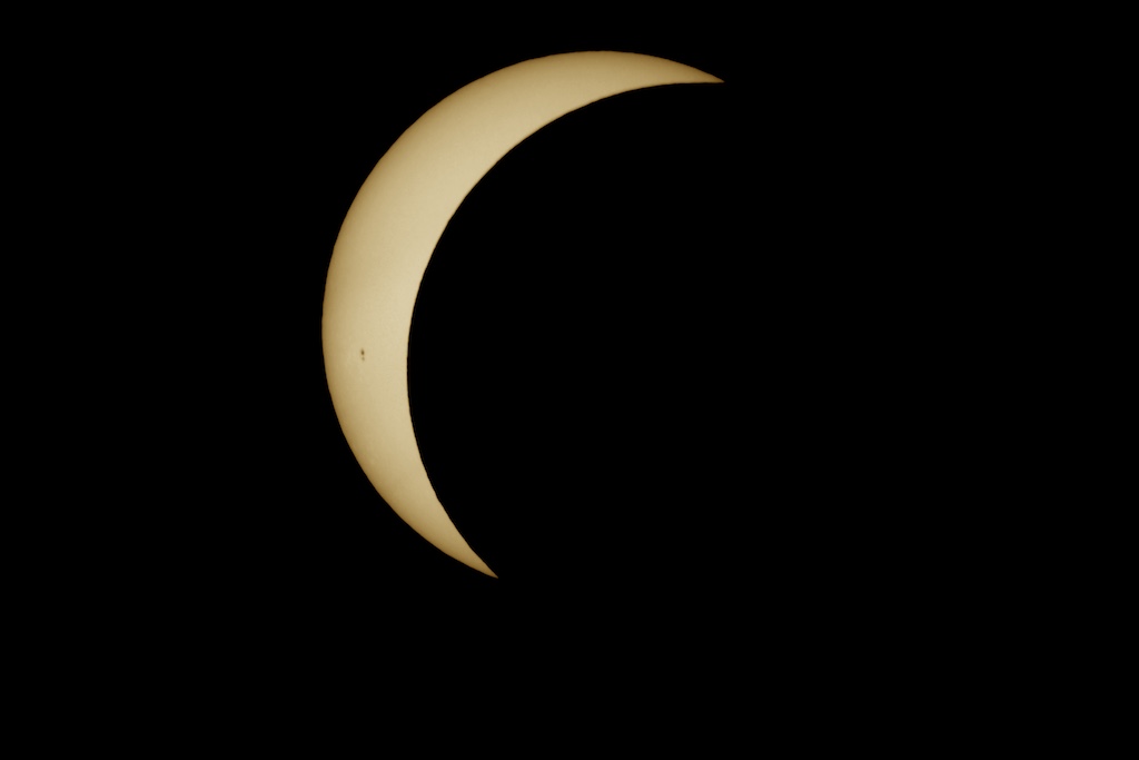 Teilverdunkelte Sonne